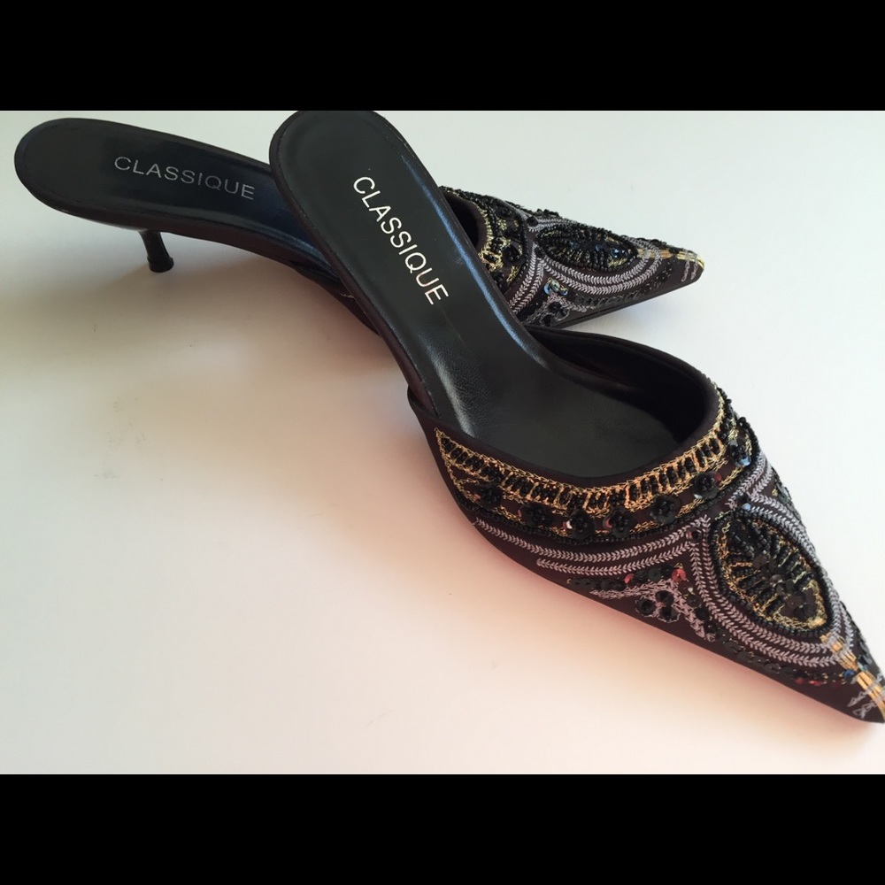 Classique Ladies 7-1/2M Slides-Black with Beads